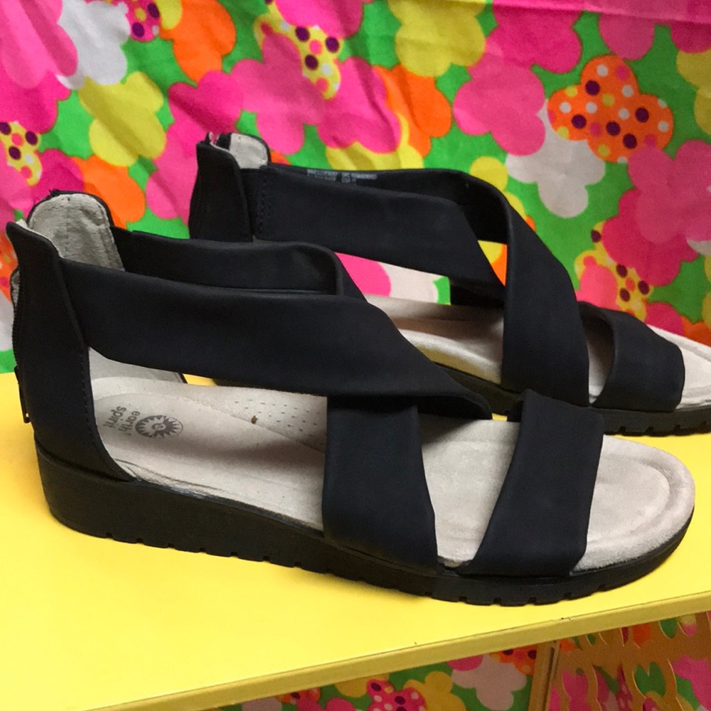 ✨NWOT✨Zip Up Crossover Sandal